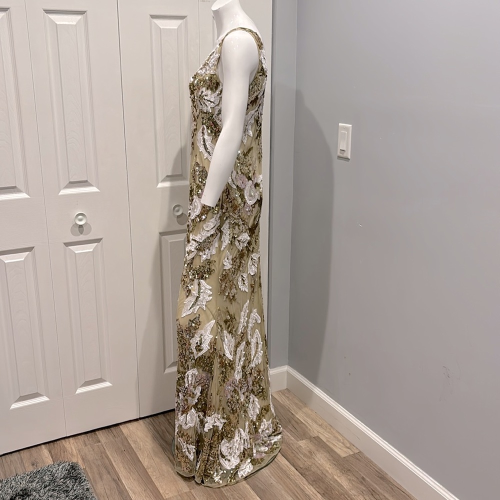 NWOT Mac Duggal floral embellished sequin v neck gown - Picture 9 of 16